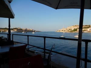 ...podopłynięciu do Mariny Msida - obowiązkowa kolacja w pobliskiej knajpce...